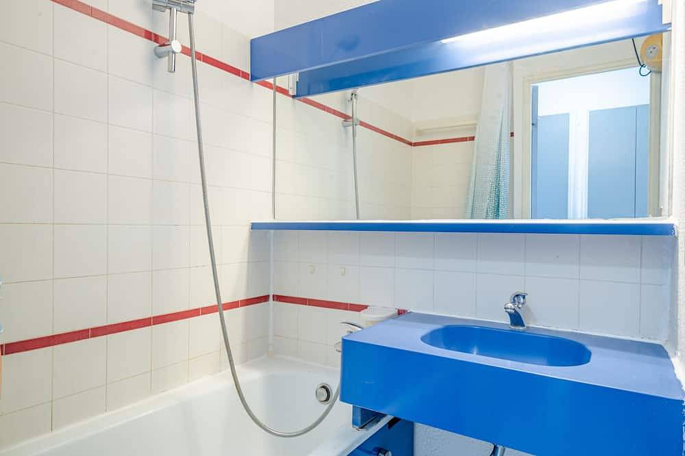 Apartamento inteiro, Apartamento-Casa de banho privativa com banheira-Vista para o Mar-Appartement... in Cannes La Bocca, Cannes