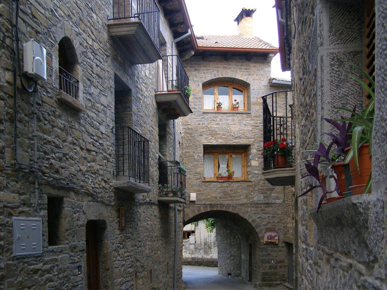 Trujar-Haus in Aínsa, Spanische Pyrenäen