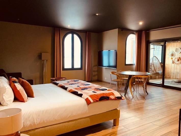 Hôtel pour 4 personnes, avec jacuzzi et terrasse, animaux acceptés dans Plage Marinella - 2