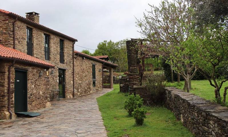 Casa rural para 2 personas, con vistas además de jardín y terraza, Se admiten mascotas en Provincia de La Coruña - 2