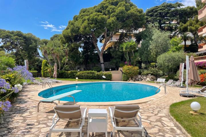 Gîte pour 2 personnes, avec piscine ainsi que vue sur l’océan et balcon à Cap-d'Ail - 3