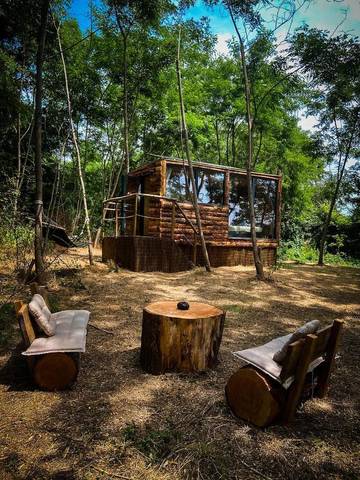 Gîte pour 2 personnes, avec vue et jardin à Monts-sur-Guesnes