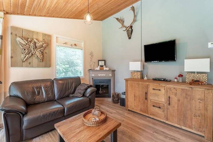 Ferienhaus für 4 Personen, mit Terrasse und Garten sowie Pool