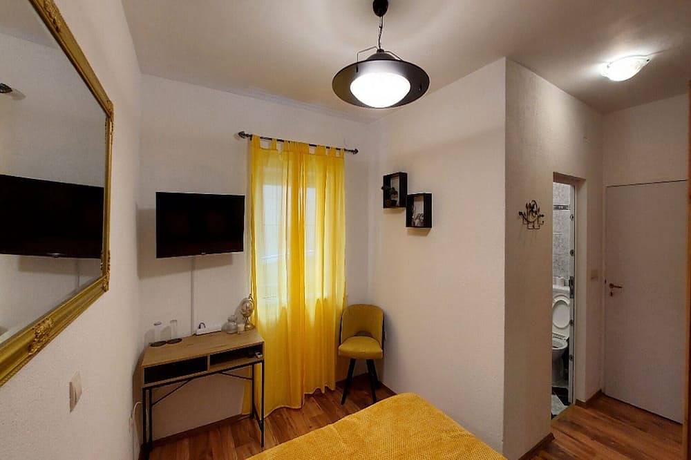 Rooms Argo - Yellow Double Room in Ville de Cres, Île de Cres