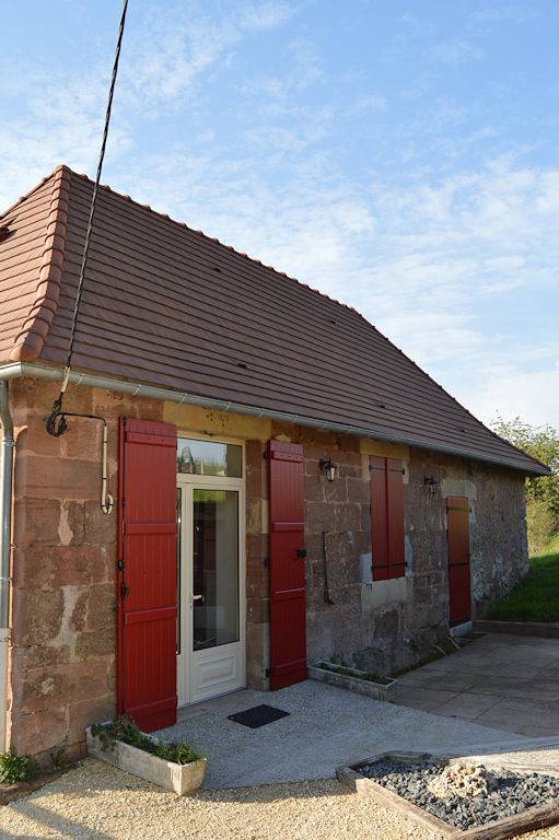 Location de vacances pour 6 personnes, avec terrasse ainsi que jardin et piscine en Dordogne - 4