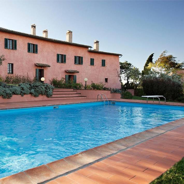 Villa per 12 persone, con Giardino e Piscina a Foligno