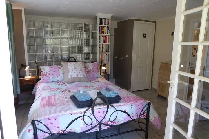 \"Chez Pauline\" bietet Platz für 2 Selbstversorger-Luxusgittern, 10 Minuten von Avignon entfernt! in Rognonas, Arles und Umgebung