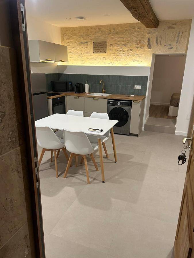 Appartement entier, Appartement climatisé avec terrasse 5 min de Dijon in Chenôve, Région de Dijon