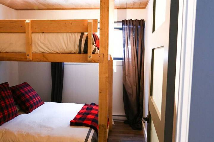 Cabin rentals and lodges for 10 people, with balcony and hot tub in Quebec
