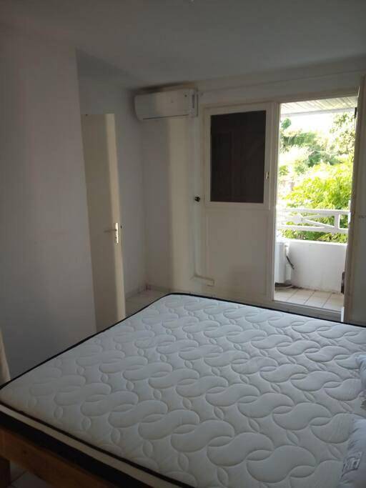 Gîte pour 2 personnes, avec vue et balcon, animaux acceptés dans Plage de l’Anse Vinaigri - 4