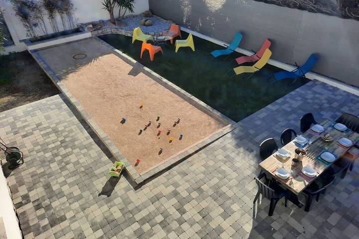 Location de vacances pour 8 personnes, avec terrasse et jardin dans Plage Coupereau
