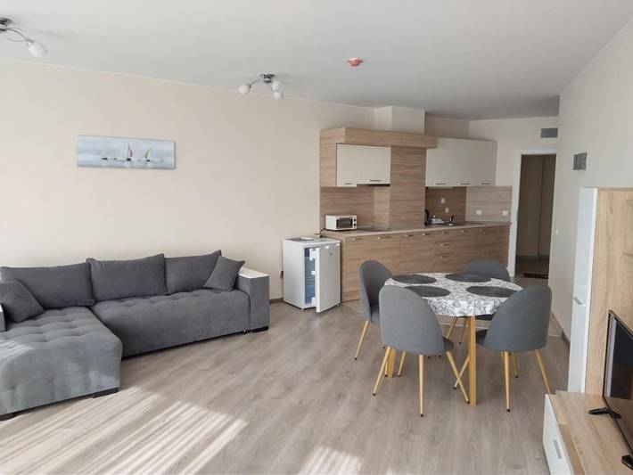 Apartahotel para 3 personas, con vistas además de jardín y piscina en Bulgaria
