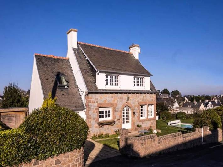 Maison de vacances pour 8 personnes, avec jardin ainsi que terrasse et piscine, adapté aux familles à Perros-Guirec