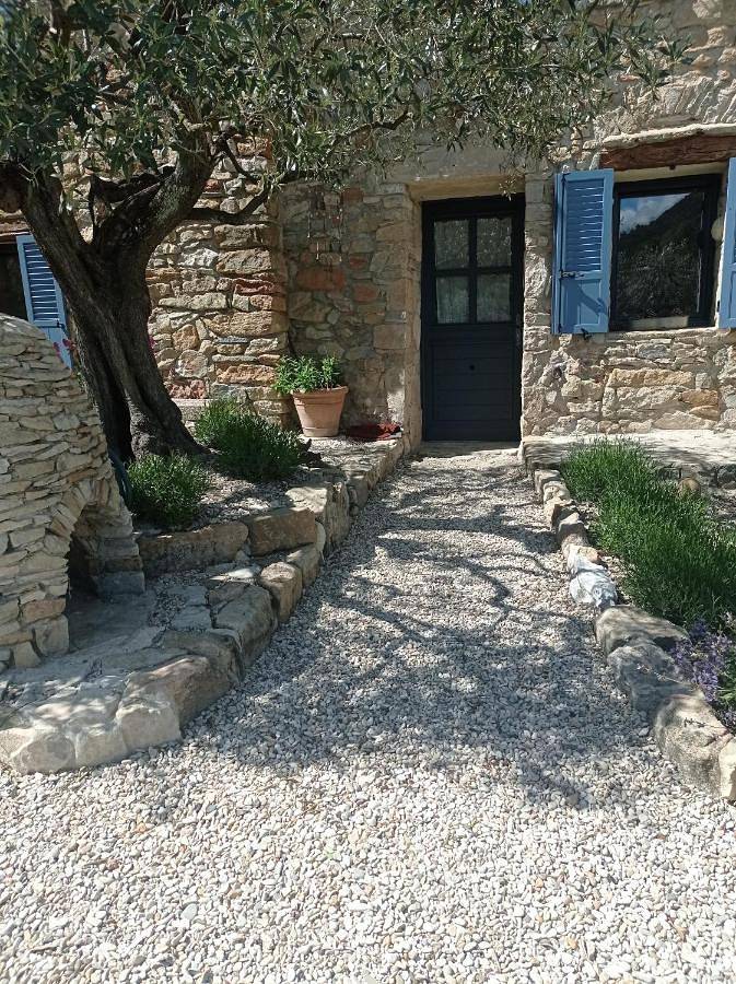 Location de vacances pour 4 personnes, avec vue ainsi que jardin et piscine à Aubres - 3