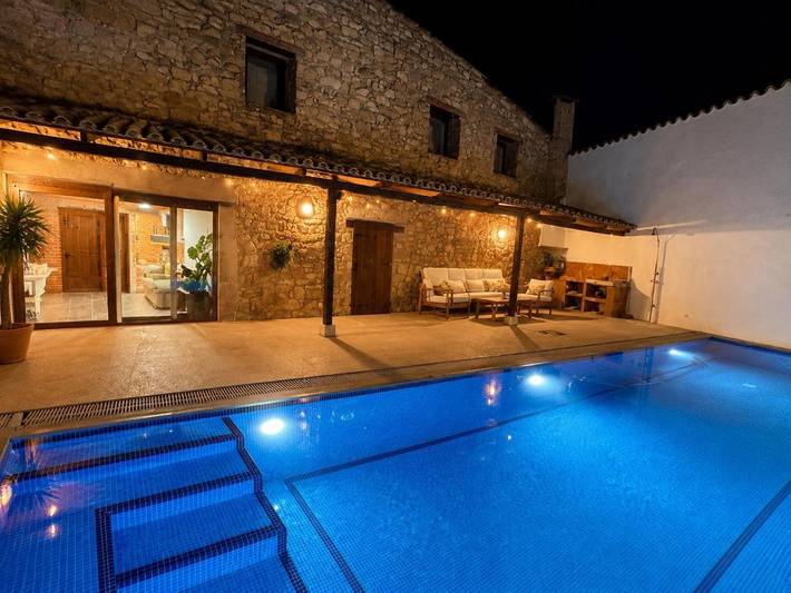 Casa rural para 16 personas, con Terraza y Jardín además de Piscina y Vistas en Segarra