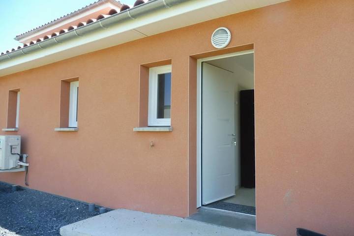 Location de vacances pour 3 personnes, avec piscine ainsi que terrasse et vue à Saint-Germain-Laprade - 4