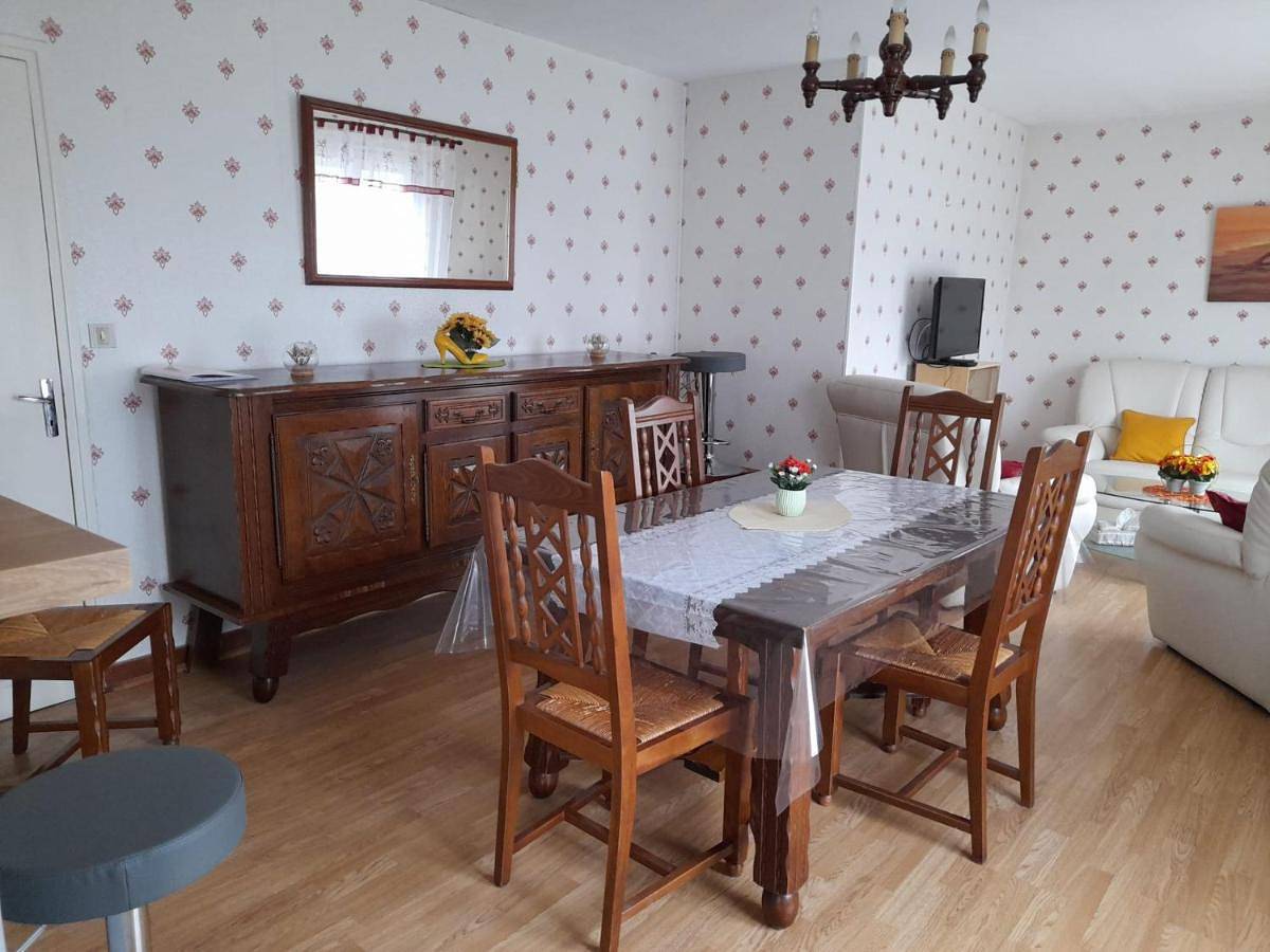 Three-Bedroom Home in Onzain, Région de Blois
