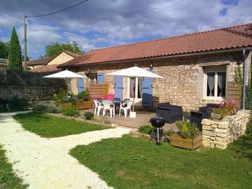 Gîte pour 4 personnes, avec vue ainsi que jardin et piscine, animaux acceptés à Sorges
