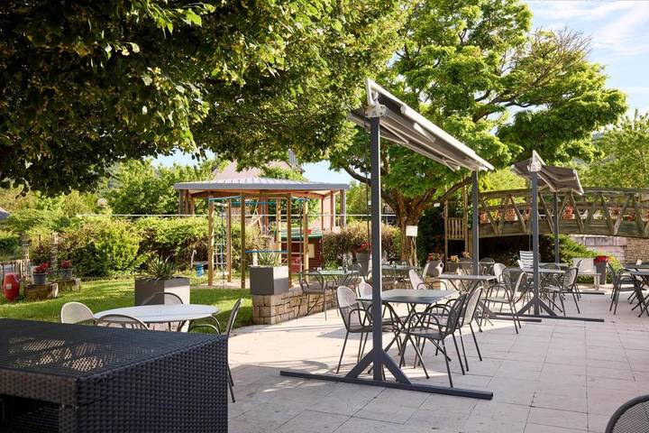 Hôtel pour 2 personnes, avec jardin et vue, animaux acceptés à Banassac - 2