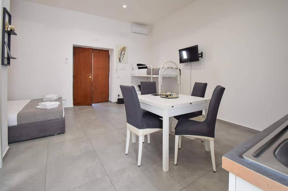 Entire apartment, Beautiful apartment in Napoli with Wifi in Naples, Naples Province