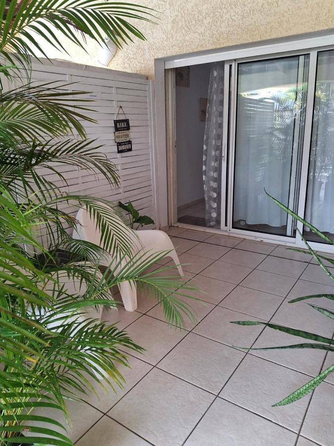 Gîte pour 2 personnes, avec terrasse et piscine dans Trois Mares - 4