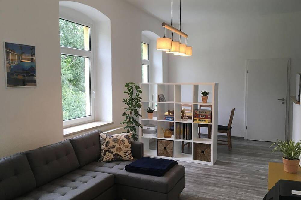 Geheel appartement, Der graue Salon - The gray salon - Old apartment with balcony in Annaberg-Buchholz, Ertsgebergte