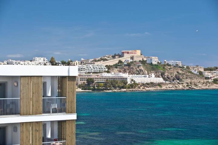 Ferienhaus für 8 Personen, mit Balkon und Terrasse sowie Pool und Ausblick am Playa d'en Bossa - 2
