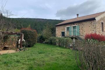 Gîte pour 6 personnes, avec balcon et jardin, animaux acceptés à Sainte-Cécile-d'Andorge