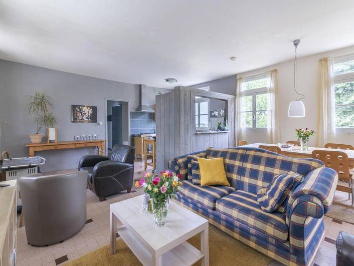 Location de vacances pour 6 personnes, avec piscine ainsi que terrasse et jardin dans Cuzy - 2