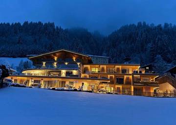 Ferienwohnung für 3 Personen, mit Pool und Ausblick sowie Sauna und Garten, mit Haustier in Neukirchen am Großvenediger