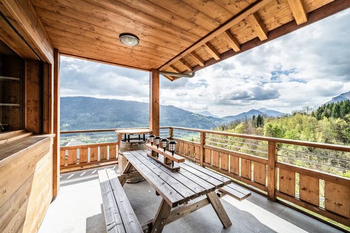 Chalet 'Célestine 7 Bedrooms - Sauna' with Mountain View, Private Terrace and Wi-Fi in Verchaix, Bonneville region