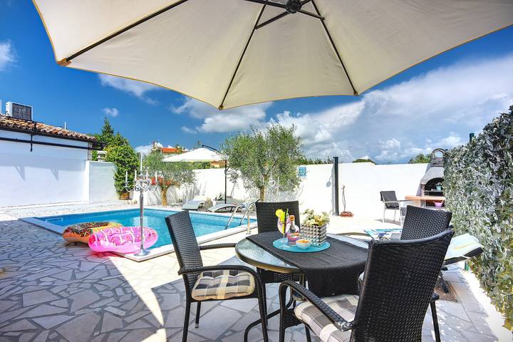 Ferienhaus für 5 Personen, mit Pool und Terrasse, mit Haustier in Sisan - 4