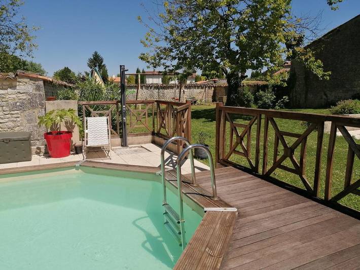 Location de vacances pour 5 personnes, avec Terrasse ainsi que Jardin et Piscine dans Montils