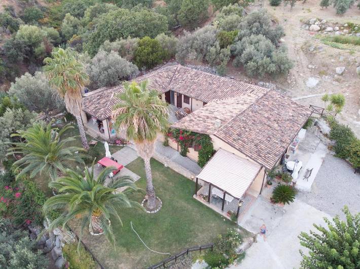Ferienhaus für 4 Personen, mit Terrasse und Garten sowie Pool und Ausblick in Santa Caterina dello Ionio