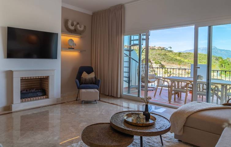 Ganze Wohnung, Ferienwohnung für 4 Personen mit Pool in El Paraiso Golf Estepona, Benahavís