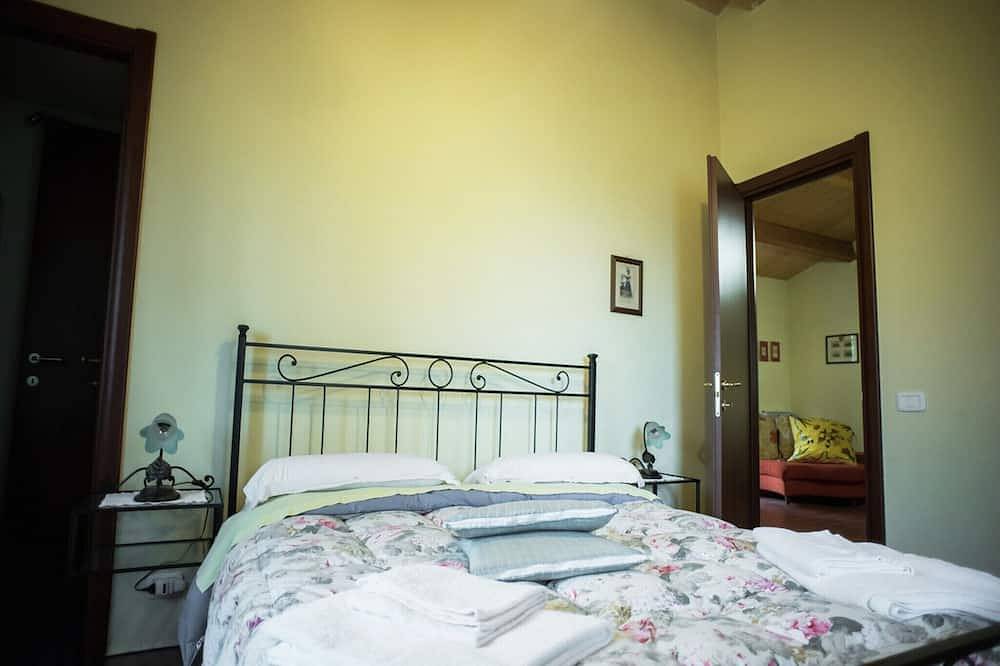 Apartment in Paciano with Pool and Scenic Views in Paciano, Perugia Province