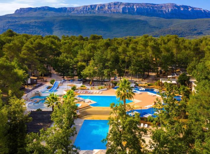 Camping pour 6 personnes, avec jacuzzi ainsi que terrasse et piscine