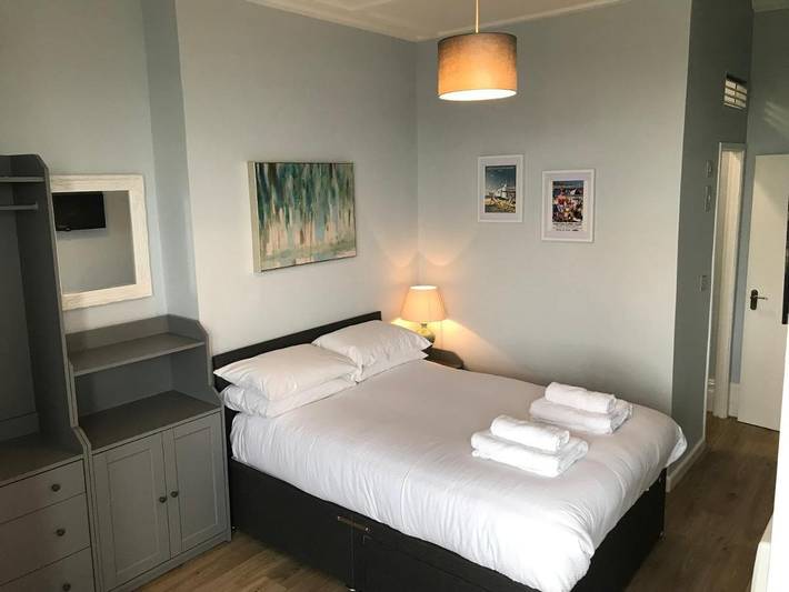 Bed and breakfast for 6 people, with garden in Weston-Super-Mare