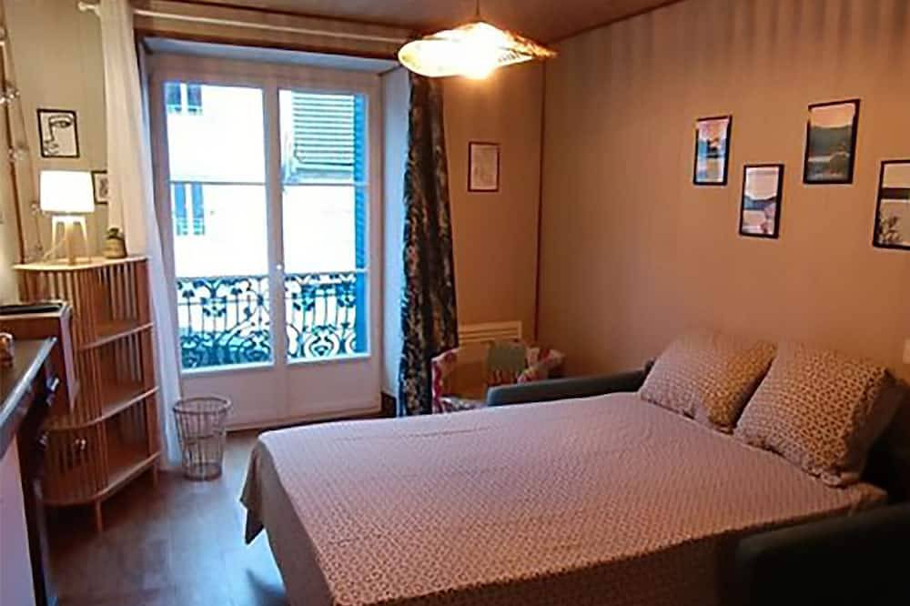 Ganze Wohnung, Warm place for a course or long stay 5 minutes walk from the lake in Clairvaux-les-Lacs, Jura