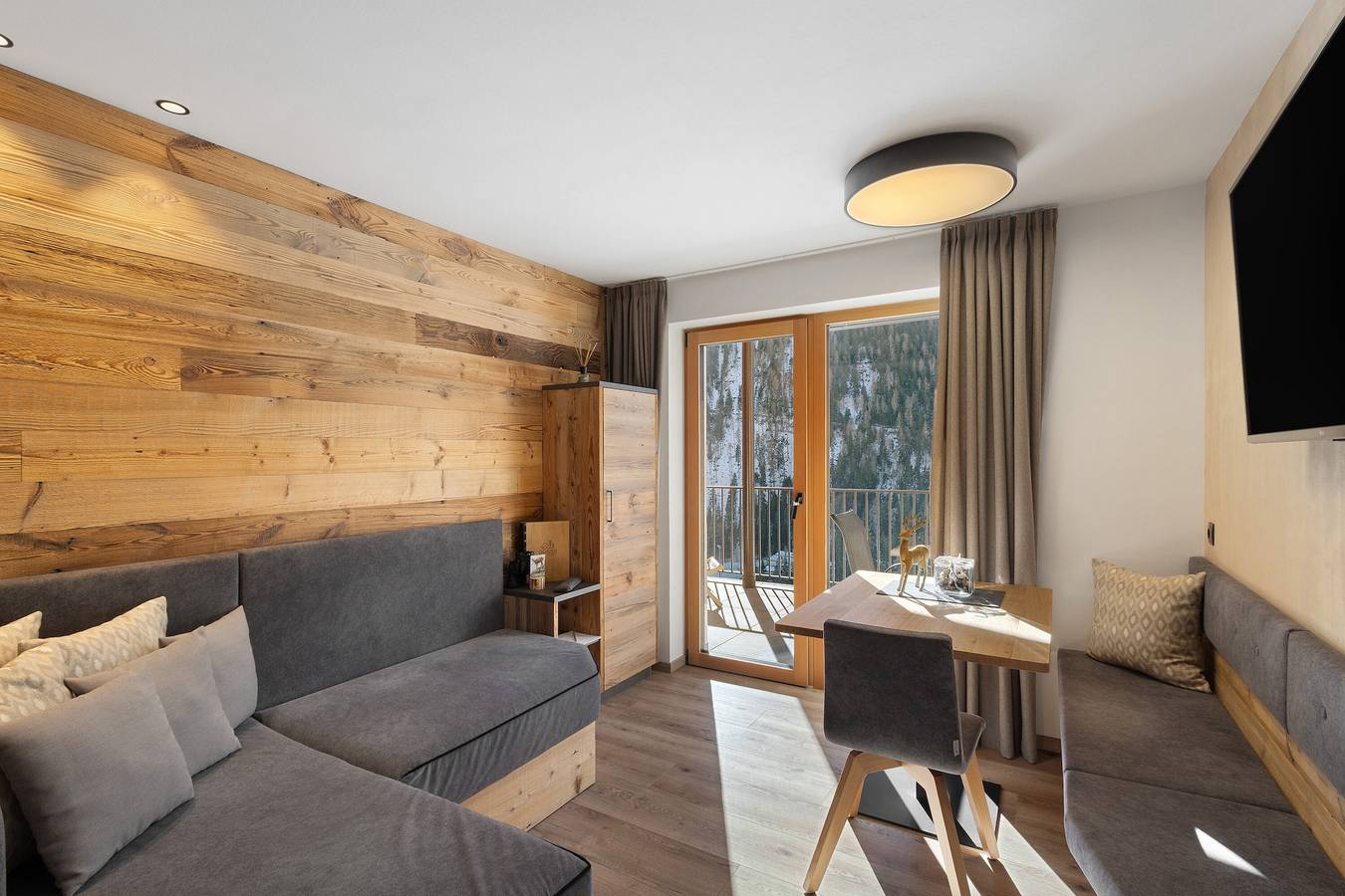 Ganze Wohnung, Ferienwohnung 'Chalet-Suite Wiese' mit Bergblick, privater Terrasse und Wlan in Mühlwald, Zillertaler Alpen