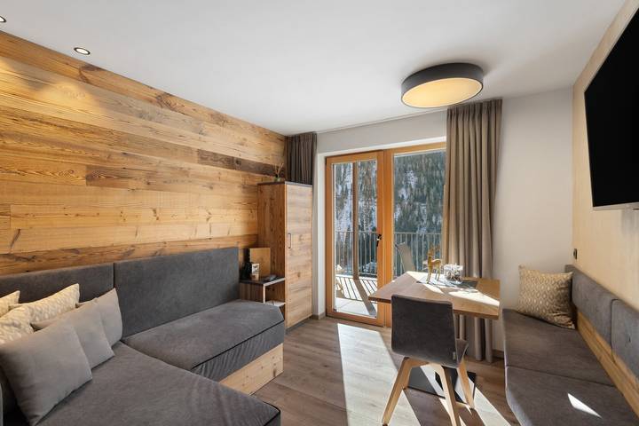 Apartamento inteiro, Apartamento de Férias 'Chalet-Suite Wiese' com Vista para a Montanha, Terraço Privado e Wi-Fi in Muhlwald, Alpes de Zillertal