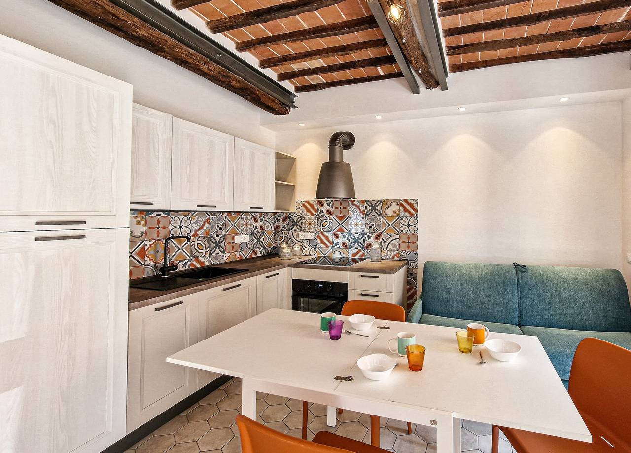Entire apartment, Apartment 'Campo City Center' with Private Terrace, Balcony and Air Conditioning in Spiaggia di Marina di Campo, Marina di Campo
