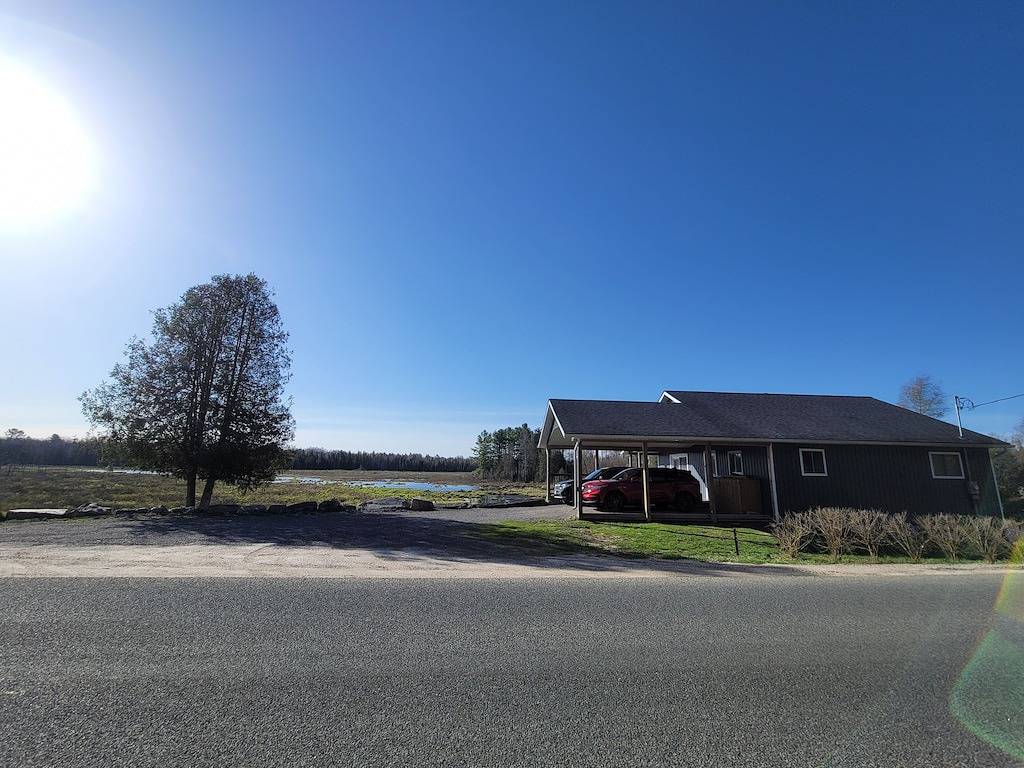 Marshmallow home, entire four bedrooms house in Algonquin Provincial Park