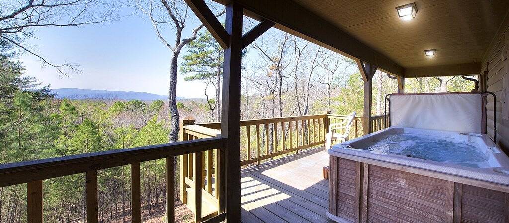 Charming & Romantic with Mtn Views and Hot Tub in Chattahoochee National Forest