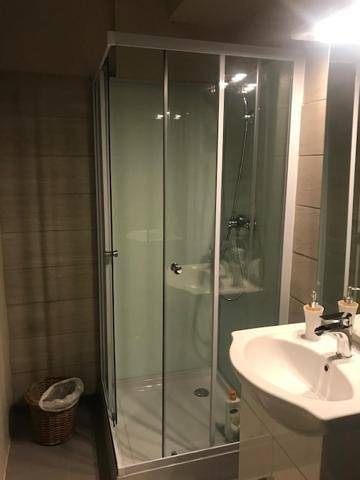 Gîte pour 3 personnes, avec piscine ainsi que vue et jardin à Saint-Julien-les-Rosiers - 4