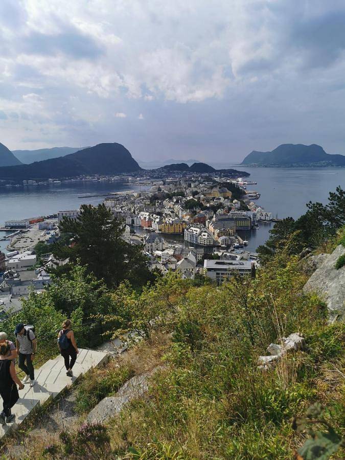 Ferienhaus für 11 Personen, mit Balkon und Whirlpool sowie Terrasse und Garten in Vestnes - 3