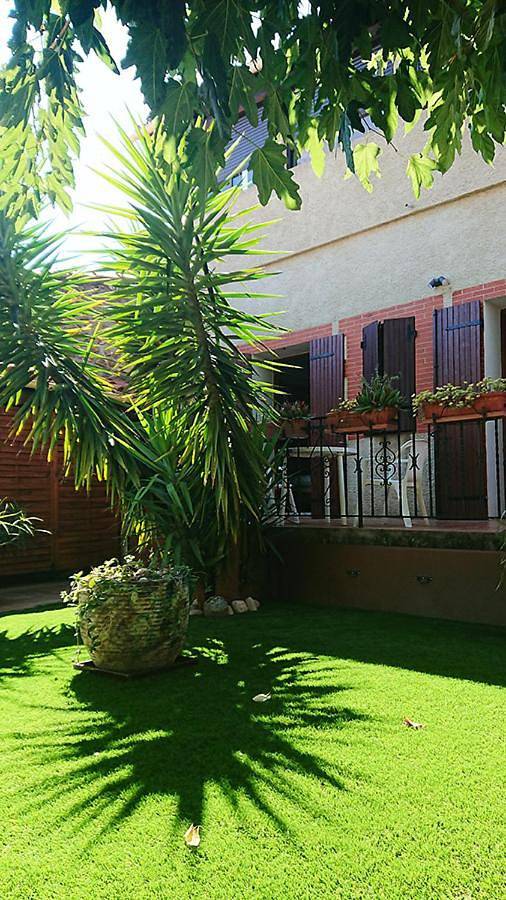 Location de vacances pour 6 personnes, avec Balcon ainsi que Terrasse et Jardin à Villemolaque