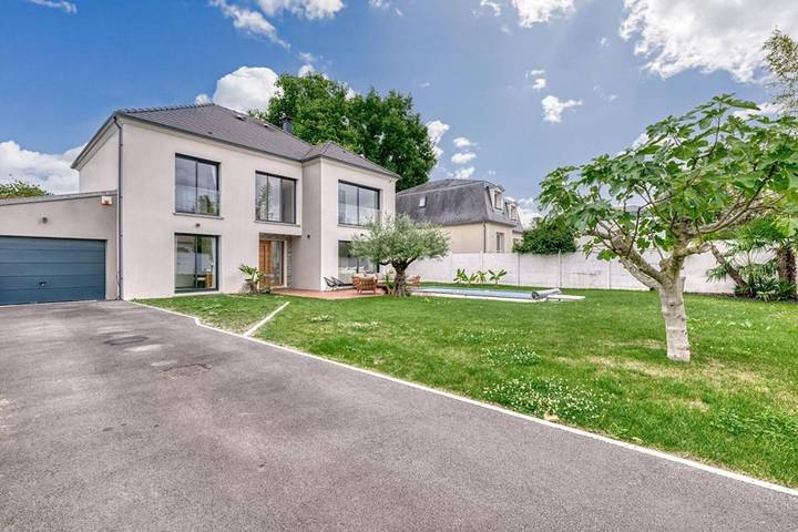 Location de vacances pour 10 personnes, avec piscine et terrasse à Le Plessis-Trévise - 3