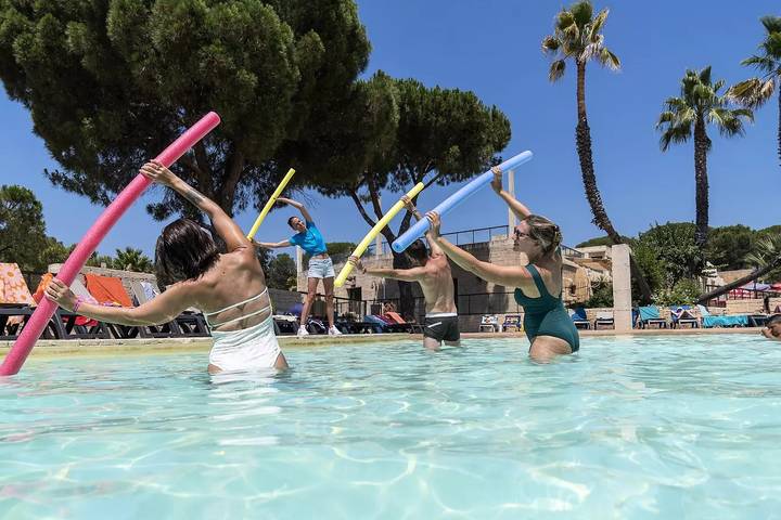 Camping pour 4 personnes, avec terrasse et piscine à Le Muy - 3
