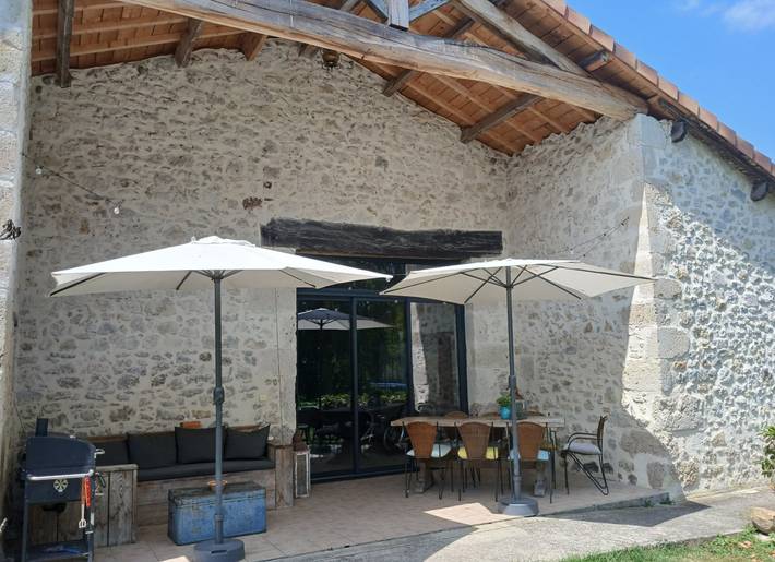 Gîte pour 10 personnes, avec jardin et piscine, animaux acceptés